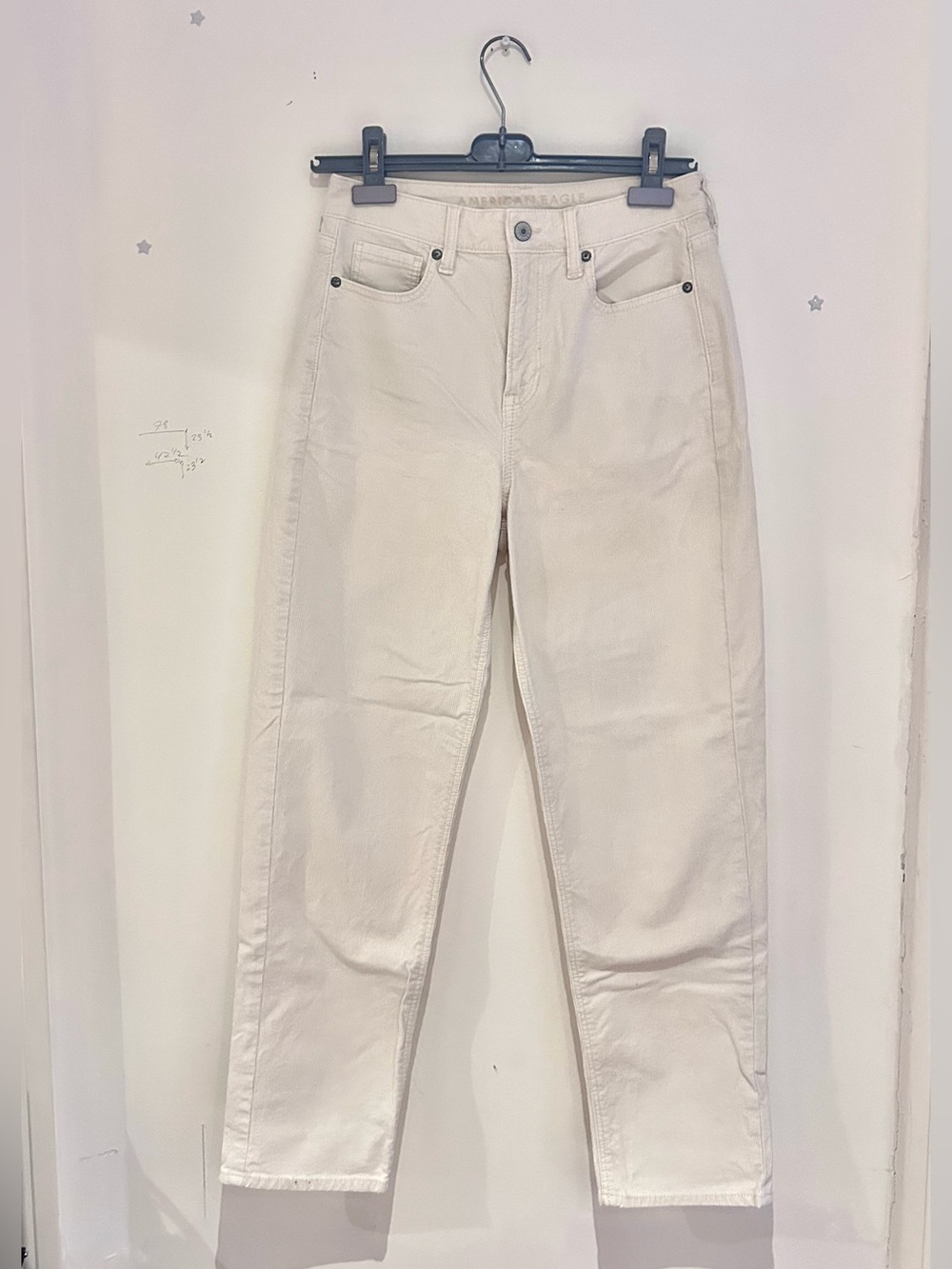 American Eagle Outfitters Cream Mom Straight-Leg Jeans